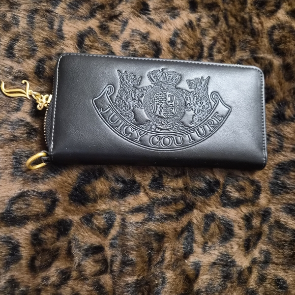 Juicy Couture Handbags - UK Juicy Couture Black and Gold Wallet
